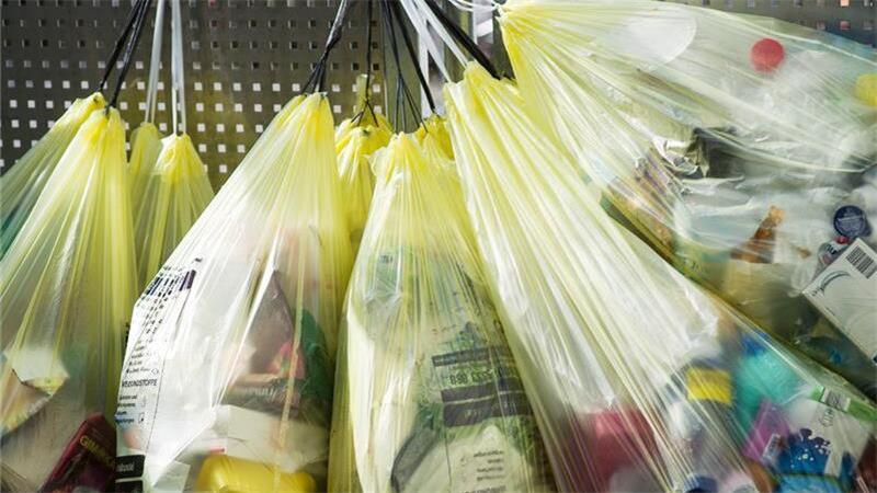 „In den Gelben Sack kommt nur Plastikmüll.“ Das stimmt nicht, sagen Abfallberatung des Landkreises Stade und das Recycling Zentrum.