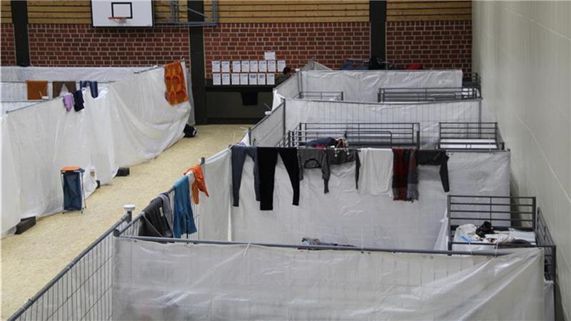Flüchtlingskrise 2015: So kamen die ersten Flüchtlinge in Stade an In den Sporthallen in Stade waren zwischenzeitlich 700 Menschen untergebracht.