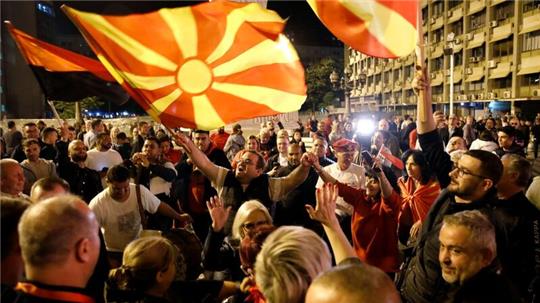 In den Straßen der Hauptstadt Skopje feierten die Anhänger der Opposition bis tief in die Nacht.