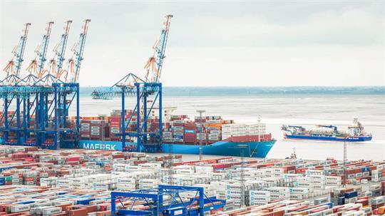 In den Überseehafen soll viel Geld gesteckt werden. (Archivfoto)