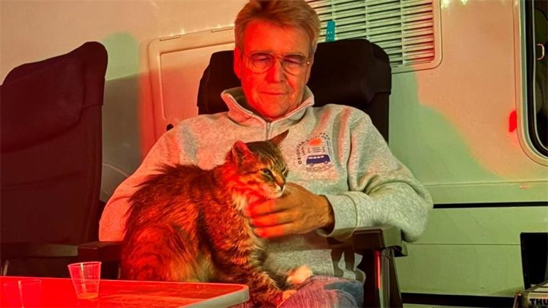 In den Urlaub mit dem Wohnmobil reist Christoph Leddin regelmäßig mit seiner Katze Rosalie.