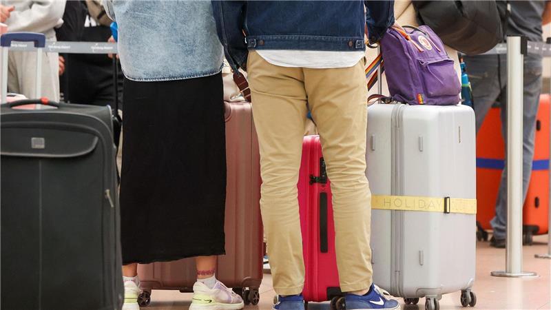 In den Weihnachtsferien erwartet der Hamburger Flughafen täglich bis zu 42.000 Reisende. (Archivbild) 