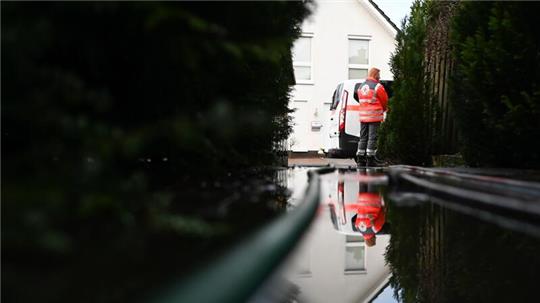 In den derzeitigen Hochwasser-Gebieten sind auch zahlreiche ehrenamtliche Helfer vom DRK im Einsatz.