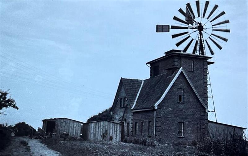 Sanierungsfall: Wasserwerk am Leineweberstieg in Horneburg vor Abriss In den ersten Jahren standen noch keine Häuser neben dem Wasserwerk.