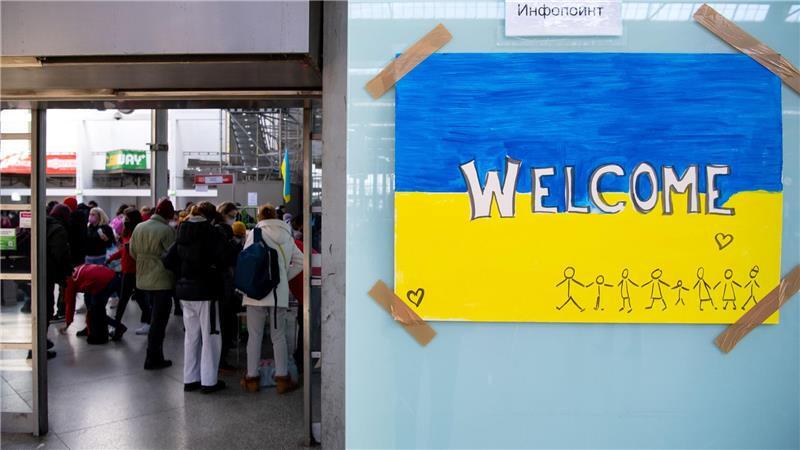 Mehr Ukraine-Flüchtlinge in Deutschland - neue Reiseregelung In den ersten Kriegsmonaten, als die ersten Flüchtlinge ankamen, war die Hilfsbereitschaft vielerorts groß. (Archivfoto