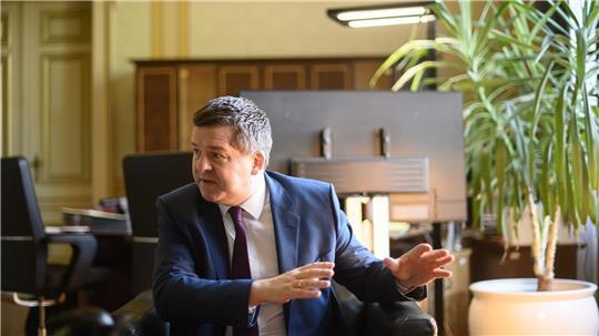 In den ersten Monaten als Regierungschef hat Sven Schulze (CDU) in der Wirtschaftspolitik Erfolge verbucht - aber wird das reichen?