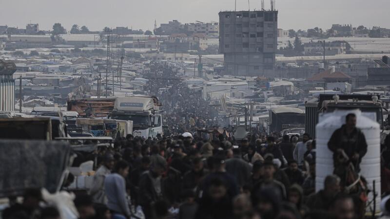 Geschäft mit Menschen: Gaza-Ausreise für 10.000 Dollar In den ersten Wochen des Krieges versuchten Tausende Ausländer und Palästinenser, den Gazastreifen zu verlassen.