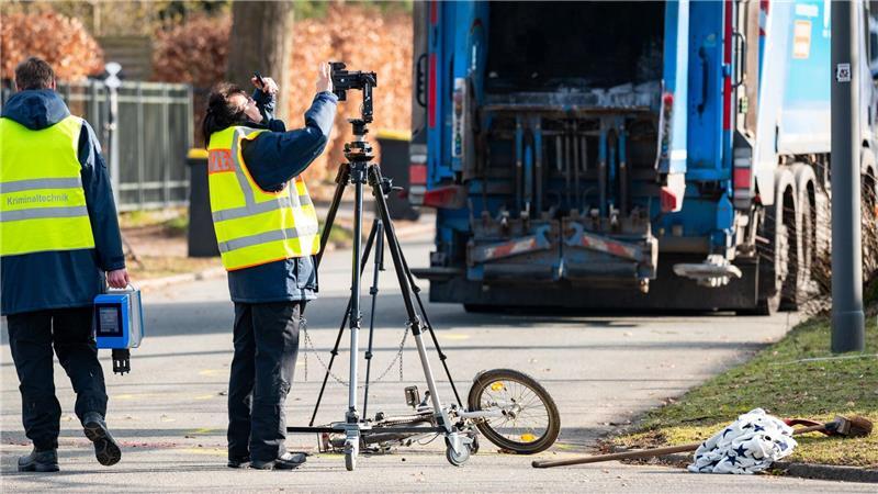 In den ersten neun Monaten des Jahres 2025 sind 20 Menschen bei Unfällen im Hamburger Straßenverkehr gestorben. (Archivbild)