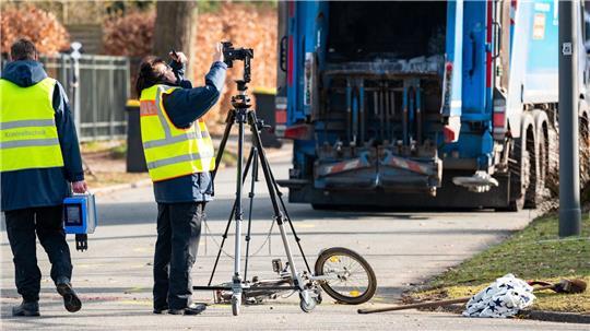 In den ersten neun Monaten des Jahres 2025 sind 20 Menschen bei Unfällen im Hamburger Straßenverkehr gestorben. (Archivbild)