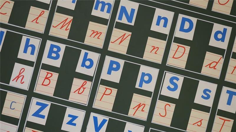 In den privaten Haushalten wird hierzulande ganz überwiegend Deutsch gesprochen: Rund 77 Prozent der Bürgerinnen und Bürger in Deutschland sprachen im Jahr 2023 zu Hause ausschließlich Deutsch, wie das Statistische Bundesamt mitteilt (Symbolbild).