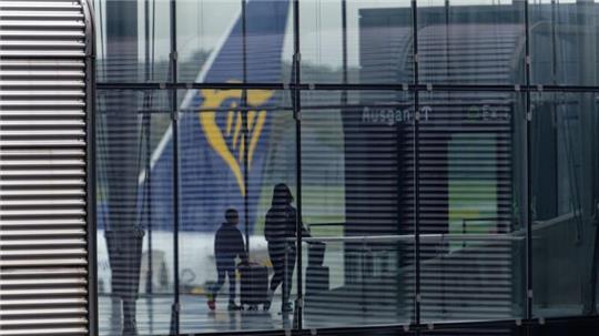 In den vergangenen Monaten musste Ryanair Flüge streichen und seine Passagierprognose kürzen.