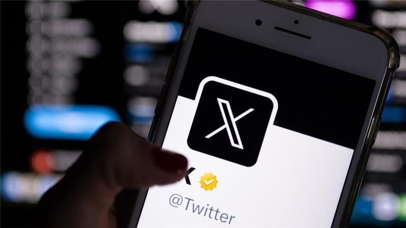 Hamburger Behörden bleiben mit ihren Accounts weiter auf X In den vergangenen Wochen haben viele Nutzer ihren Account auf X abgeschaltet oder lassen ihn ruhen und sind nun auf anderen Plattformen aktiv. Hamburger Behörden bleiben bislang weitgehend auf X. (Symbolbild)