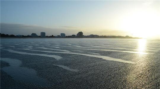 In den winterlichen Monaten kann man das Wattenmeer vor Cuxhaven nahezu menschenleer erleben. Foto: Francke