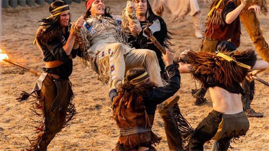 In der 19. Aufführung kam der 100.000 Zuschauer der Saison - Alexander Klaws (2.v.l) spielt den Winnetou. (Archivbild)