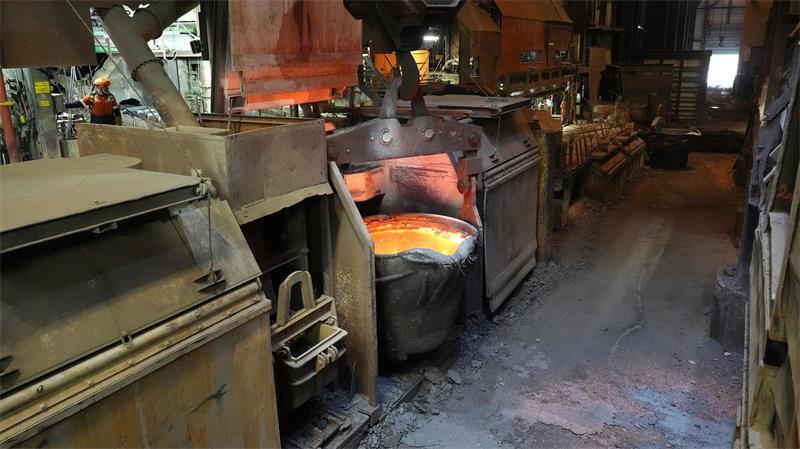 In der Aurubis-Hütte in Hamburg wird hochreines Kupfer produziert. (Archivbild)