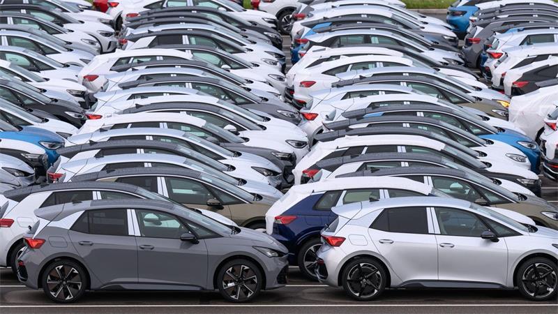 Dax-Konzerne machen Rekordgeschäfte - und streichen Jobs In der Autobranche sinken die Gewinne. (Archivbild)