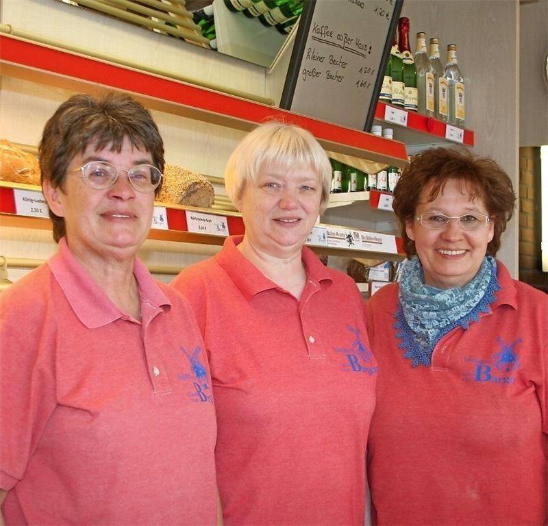 In der Bäckerei: Doris Schlizio, Karin Gründer und Angelika Sommer (von links).