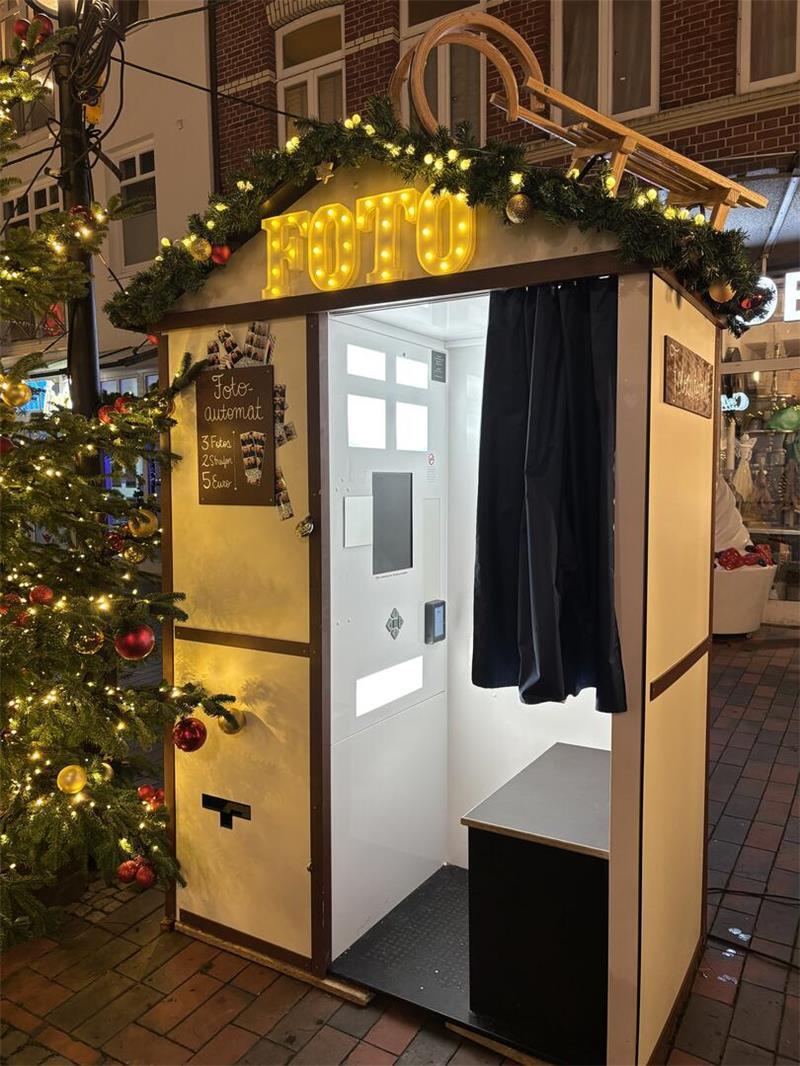 Winterwald und Öko-Klos: Der Buxtehuder Weihnachtsmarkt im TAGEBLATT-Check In der Breiten Straße steht eine Fotobox. Für 5 Euro gibt es zwei Fotostreifen.