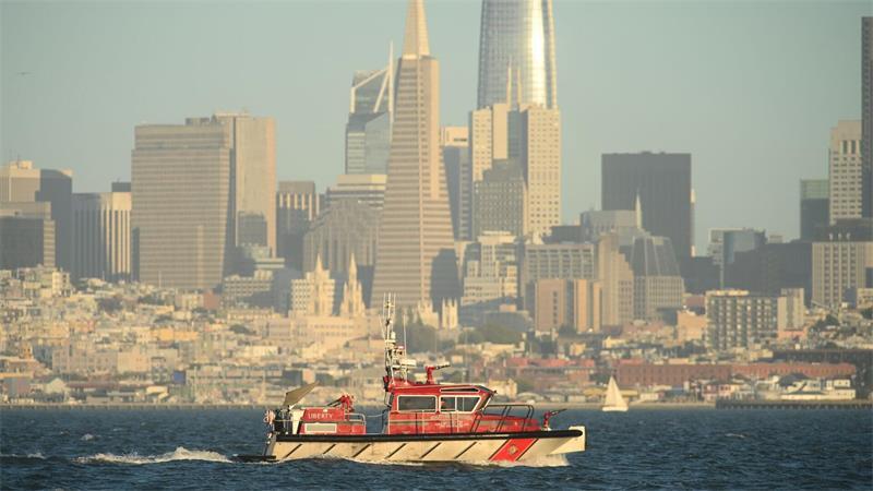 In der Bucht von San Francisco ist ein Boot gekentert.