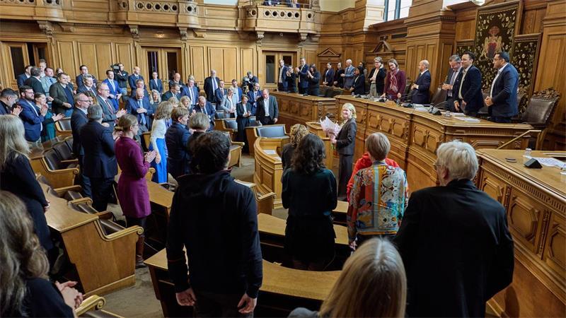 In der Bürgerschaft wurde an das Jubiläum des achtzigjährigen Bestehens des Parlaments gedacht. 