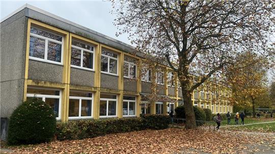 In der Buxtehuder Hauptschule unterrichten 26 Lehrkräfte rund 190 Schüler. Viele Lehrer sind von anderen Schulen abgeordnet.