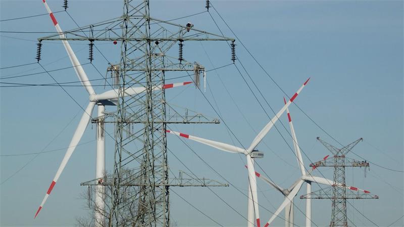 Reiche geht mittelfristig von sinkenden Strompreisen aus In der Energiepolitik soll es einen Kurswechsel geben. (Symbolbild)