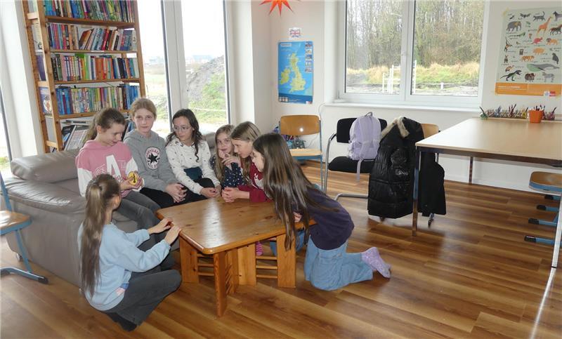 In der Freien Schule Himmelpforten bestimmen die Kinder selbst, was sie wann lernen möchten. Auch Mathematik oder Biologie werden durch Spiele und Projekte vermittelt.