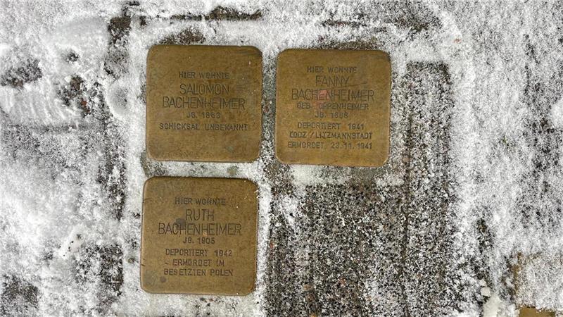 In der Friedrich-Ebert-Straße erinnern Stolpersteine an Salomon, Fanny und Ruth Bachenheimer.