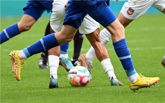 In der Fußball-Kreisliga Stade kämpfen der TuS Harsefeld II und der Deinster SV um die Meisterschaft.