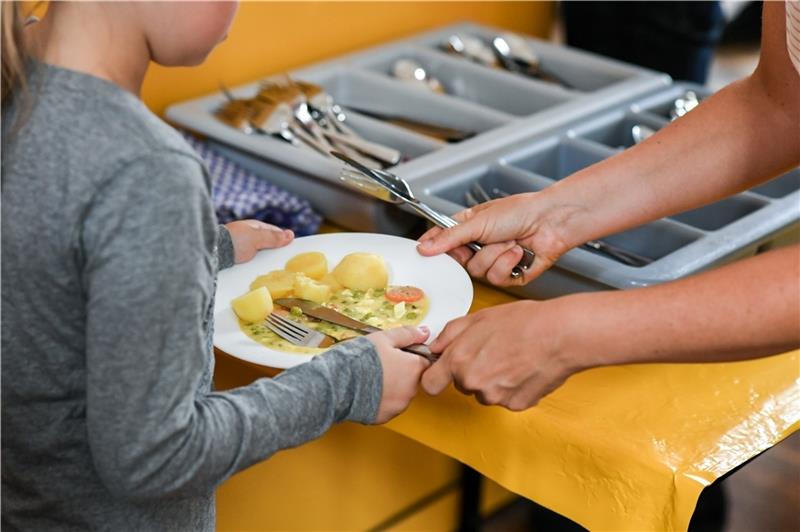 In der Geestlandschule werden ab nächsten Sommer wieder Schülerinnen und Schüler der Hauswirtschaftsschule kochen. Das mehrfach ausgezeichnete Konzept, mit dem die Oberschule zuletzt 2018 zu Niedersachsens 22 besten Schulen gehörte, wird wi