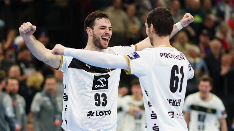 „Gänsehaut“: Kiel trifft im Handball-Derby auf Flensburg In der Gesamtbilanz des Nordderbys liegt Kiel (hier Veron Nacinovic und Hendrik Pekeler) deutlich vorn. (Archivbild)