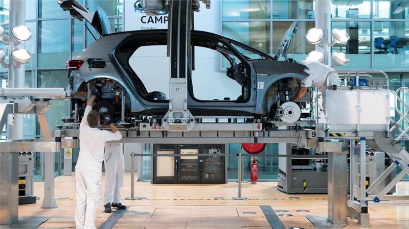 VW-Standorte in Gefahr? Die zehn Werke im Überblick In der „Gläsernen Manufaktur“ in Dresden wird der ID.3 in kleiner Stückzahl montiert. (Archivbild)