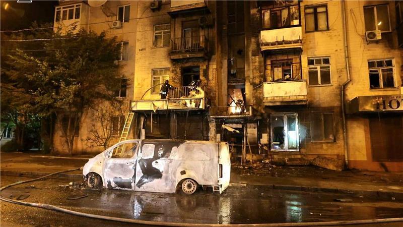 In der Großstadt Charkiw wurden nach Angaben örtlicher Behörden mehr als 50 Menschen bei russischen Angriffen verletzt. 