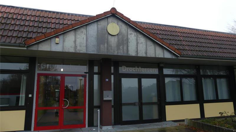Drochterser Grundschule und Spedition in Neu Wulmstorf Ziel von Einbrechern In der Grundschule in Drochtersen wurden ein Fenster und eine Tür eines Klassenraums beschädigt.