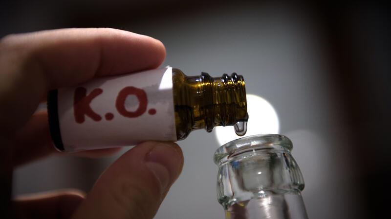 Geburtstagsparty mit K.o.-Tropfen eskaliert – Drei Jugendliche in Lebensgefahr In der Gruppe kreiste eine Flasche, in der wohl die Droge Liquid Ecstasy gemixt worden war.