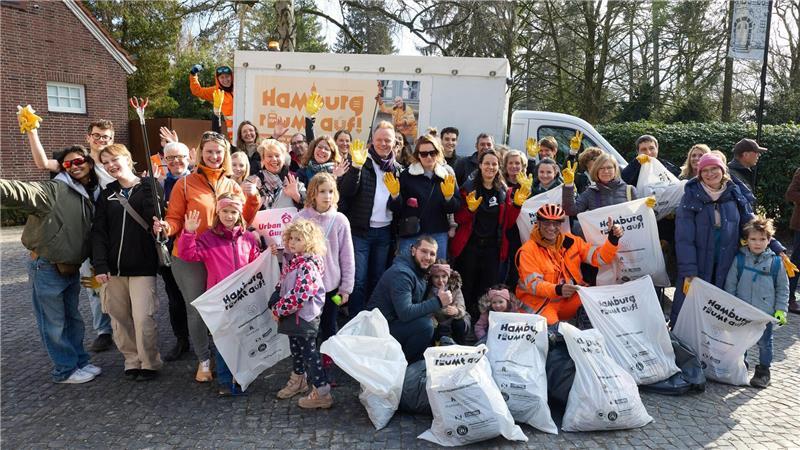 In der Gruppe macht Aufräumen mehr Spaß als alleine.