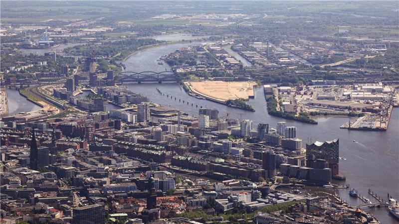 In der Hamburger Hafencity ist ein Boot nach einem Feuer gesunken. (Symbolbild)