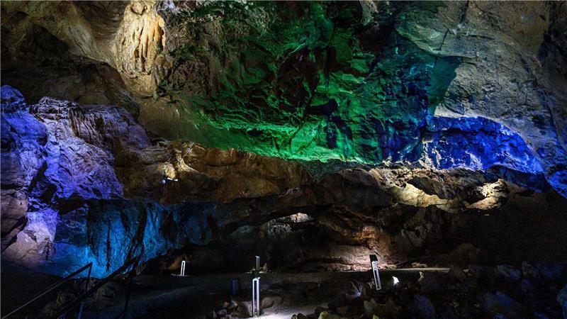 Coole Orte: Wo die Hitze ihre Macht verliert In der Iberger Tropfsteinhöhle herrschen um die 10 Grad Celsius. (Archivbild)