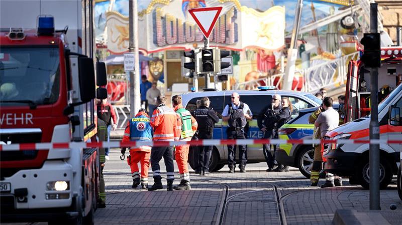 Schock am Rosenmontag: Auto rast in Menge, Herkunft des Täters bekannt In der Innenstadt von Mannheim kam es an Rosenmontag zu einem großen Polizeieinsatz.