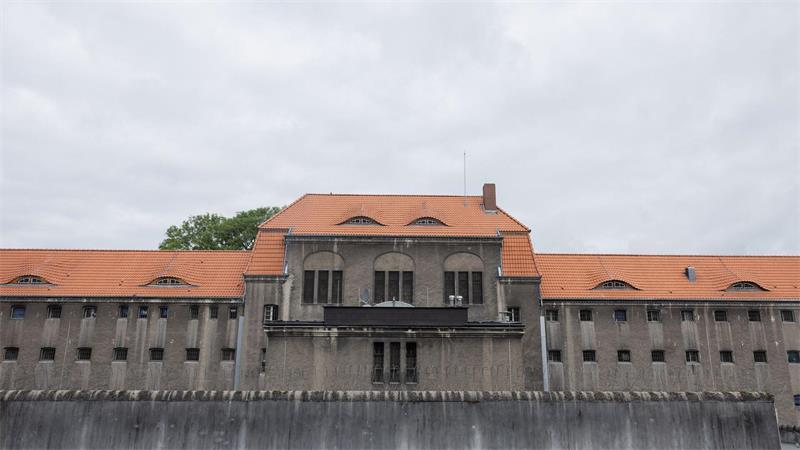 In der JVA Willich 1 wird gegen Vollzugsbeamte ermittelt. (Archivbild) 