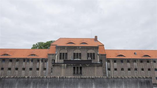 In der JVA Willich 1 wird gegen Vollzugsbeamte ermittelt. (Archivbild) 