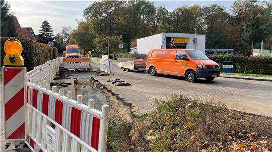 In der Jahnstraße wurde horizontal unter der Erde gebohrt. Große Teile der Straße konnten dadurch unberührt bleiben. Foto: Ahrens