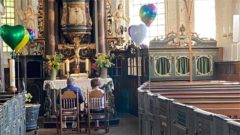 Spontan-Hochzeit: Die schönsten Bilder der Trauungen im Landkreis Stade In der Kirche St. Nikolai zu Borstel wurden Paare gesegnet oder getraut.
