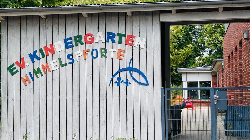 In der Kita Himmelspforte muss eine Krippengruppe schließen. Beschäftigte bemängeln eine echte Wahlmöglichkeit für Eltern.