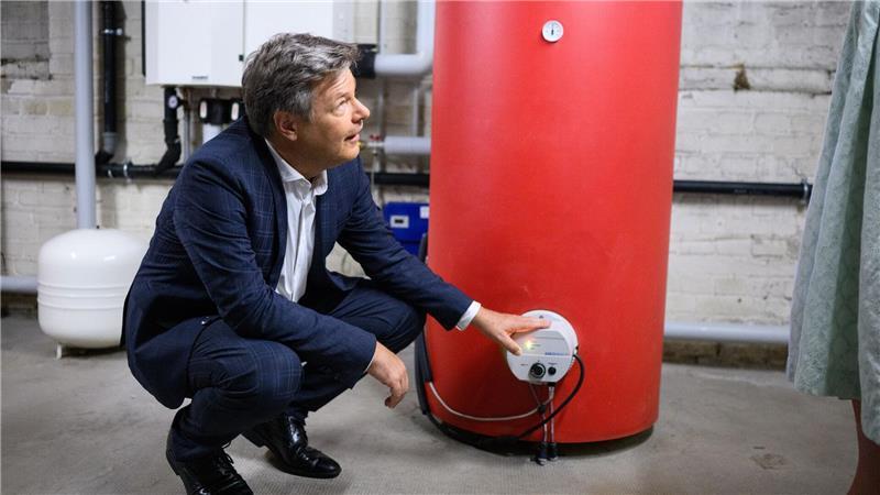 Drittes Jahr in Folge kein Wachstum - Habeck senkt Prognose In der Kritik stand Habeck vor allem wegen des Heizungsgesetzes.