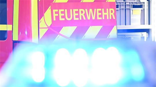 In der Lagerhalle wurden vor allem Akkus gelagert. (Symbolbild)