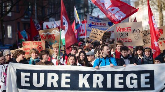 In der Landeshauptstadt Kiel gingen rund 600 Menschen auf die Straße. 