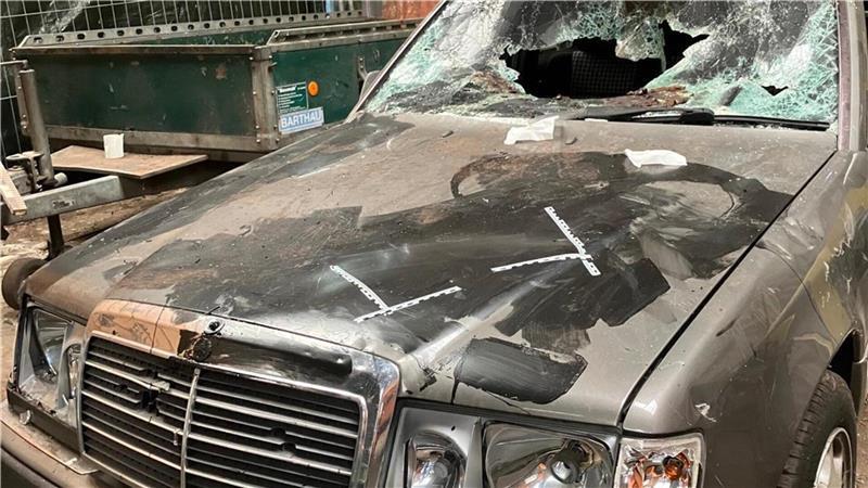 In der Maschinenhalle von Baumab Lemke in Lauenbrück wurde auch der Oldtimer zerstört, der nur noch Schrottwert hat. 