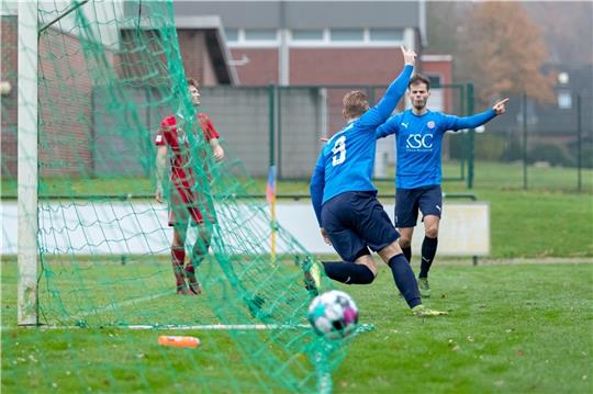 In der Meisterrunde trifft A/O auf Bornreihe sowie in den Derbys auf Harsefeld, D/A II und Elstorf. Hier jubeln Marc Holler (9) und Corvin Höft für Ahlerstedt/Ottendorf.