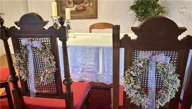 In der Mühle gibt es ein Trauzimmer, das jetzt - beheizt - auch noch einmal vor Weihnachten benutzt wird.